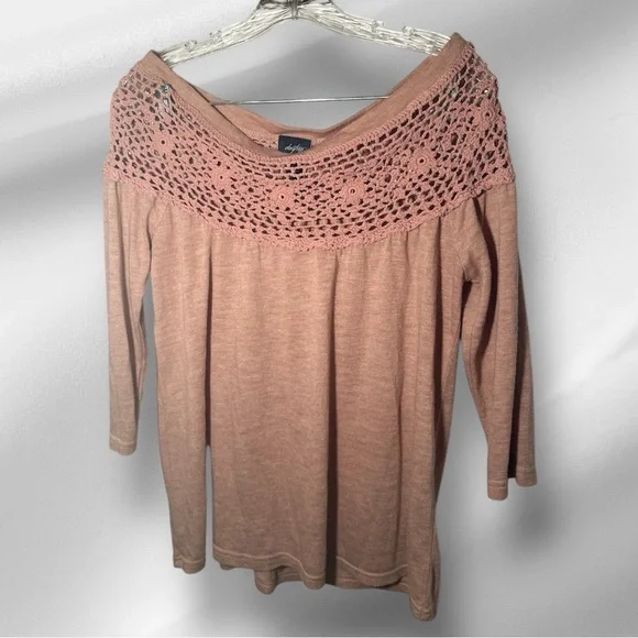 Buckle -‎ Daytrip, Dusty Rose Color, Crochet Yoke Wide Neck Top - Picture 5 of 12